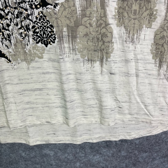 Chicos Zenergy Womens Top Size 1 US Medium 8 Tiger Studded Embellished Safari - Picture 3 of 9